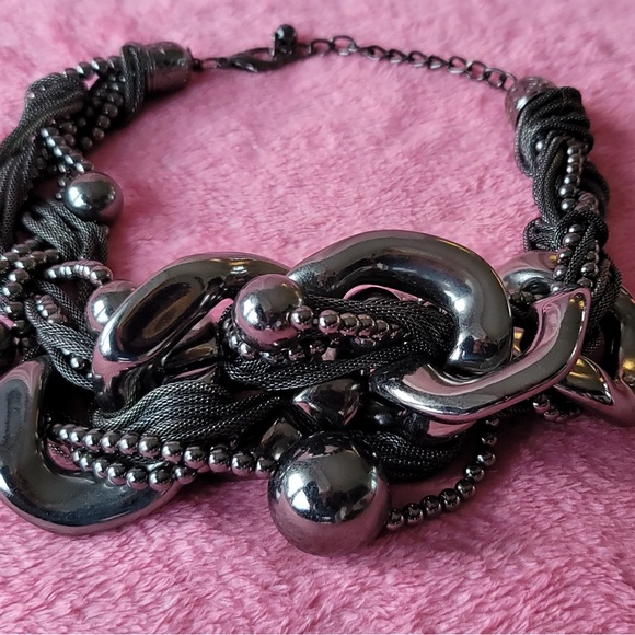 Black statement piece chocker - Picture 2 of 3